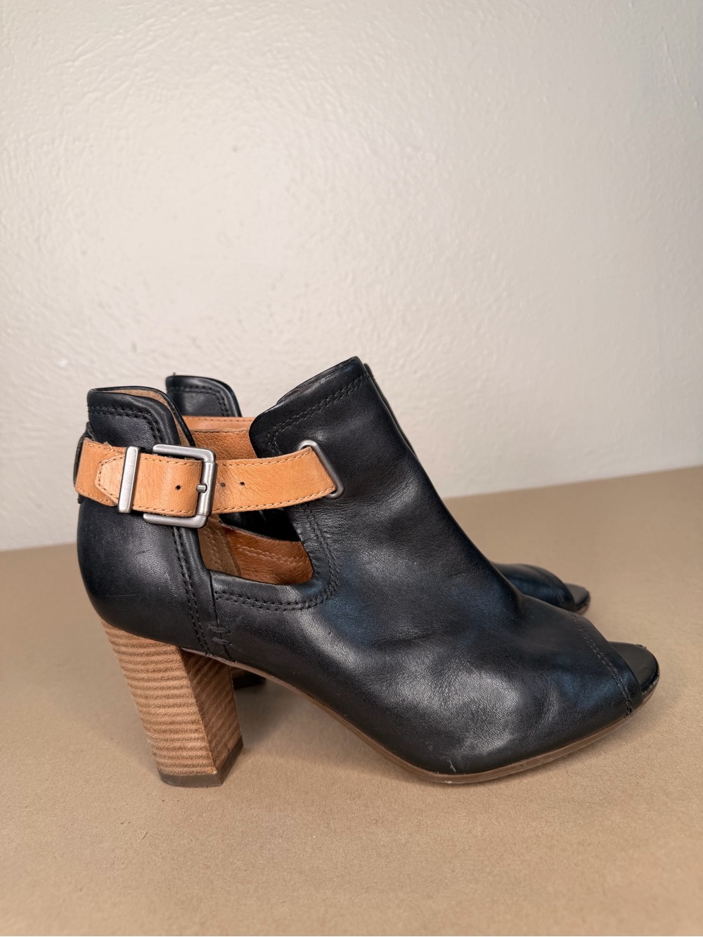 Clarks black open toe heel sandal